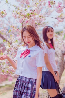 在厨房被C到高潮A奶水视频